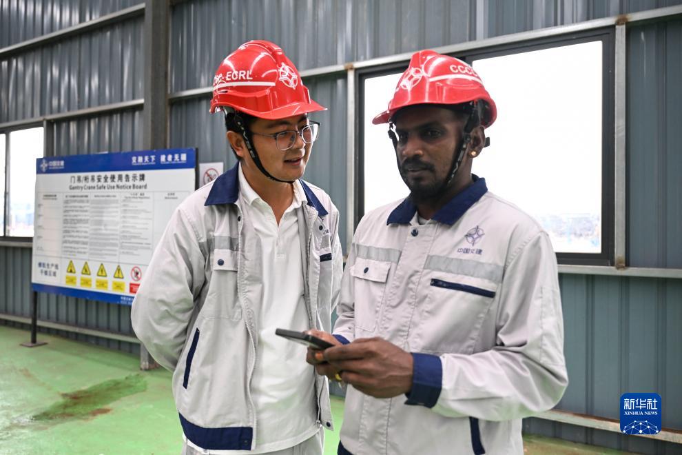 共话中国经济新机遇丨通讯：“成长的机会更好的自己”——马东铁项目助力马来西亚技术